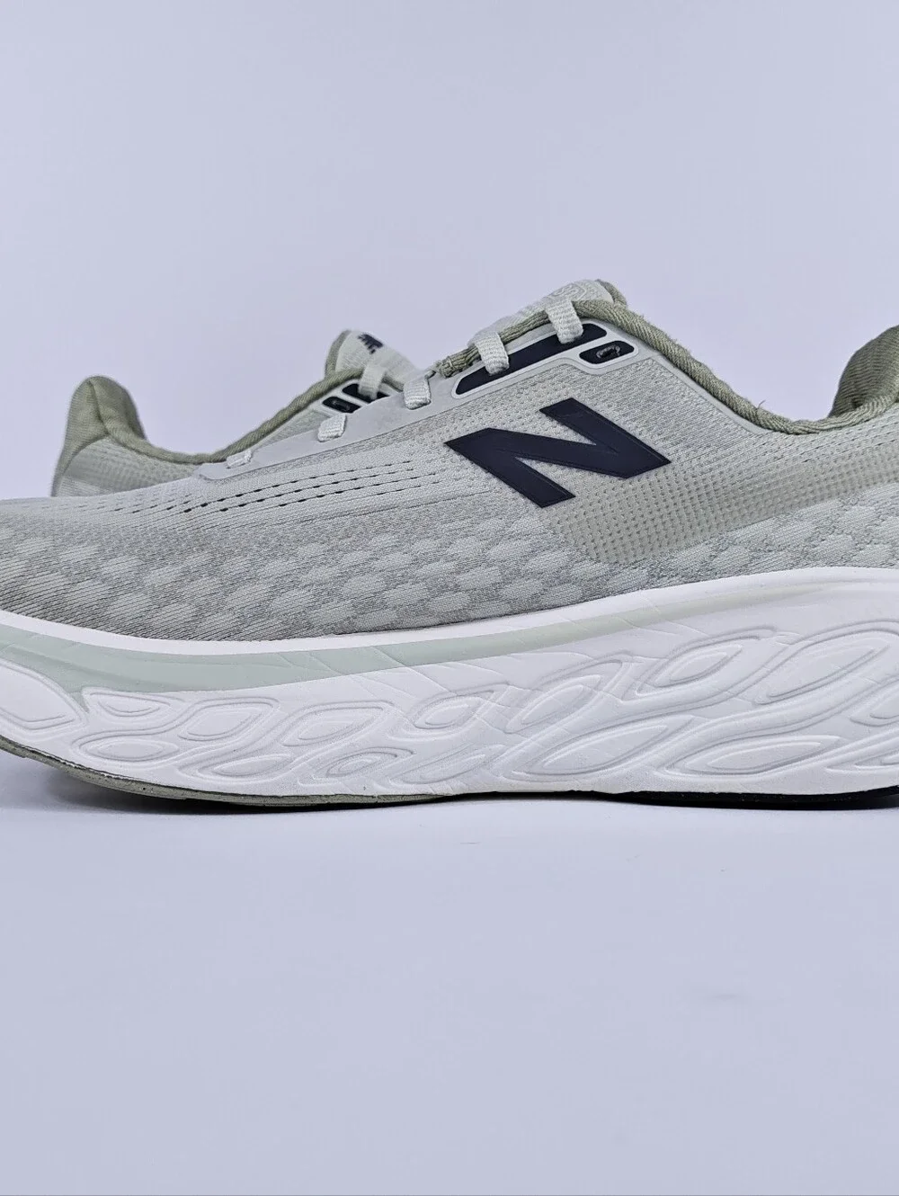 New Balance 1080v14 Womens 9 Wide Max Cushion Road Running Shoes Green White